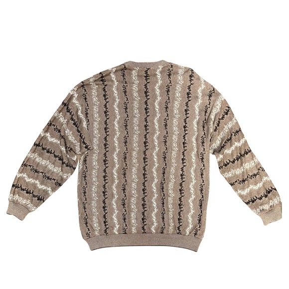 Tundra Canada Sweater. Size Large. Used but in excellent condition. - Picture 2 of 4